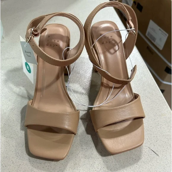 Women’s a new day strapy heels with memory foam - Picture 2 of 6